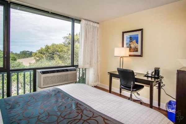 Red Lion Hotel Monterey image 14