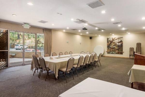 Red Lion Hotel Monterey image 27